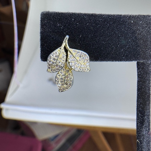 Elegant Gold Leaf Earrings - Picture 6 of 6